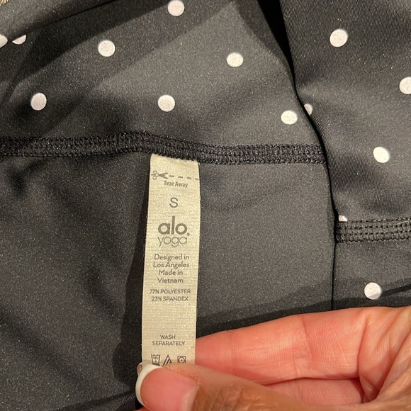 Alo Sports Bra and shorts - Picture 5 of 6